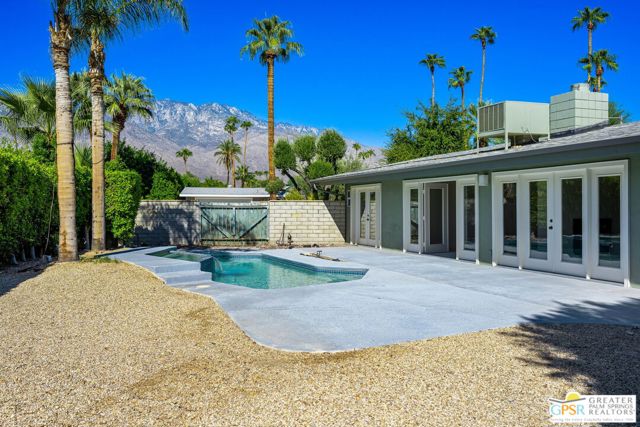 5111 E Bobolink Lane, Palm Springs CA: https://media.crmls.org/mediaz/fbc34df7-4687-44ba-ab42-4b21b723d7d0.jpg