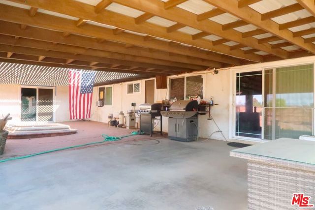 16065 Porter Avenue, Riverside CA: https://media.crmls.org/mediaz/fbc36e3a-0da3-4cd3-a474-b5f326278588.jpg