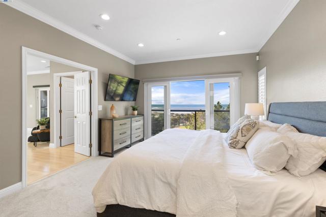 674 Corona Dr, Pacifica CA: https://media.crmls.org/mediaz/fbc38703-ebd4-4964-8091-26fae80e5526.jpg