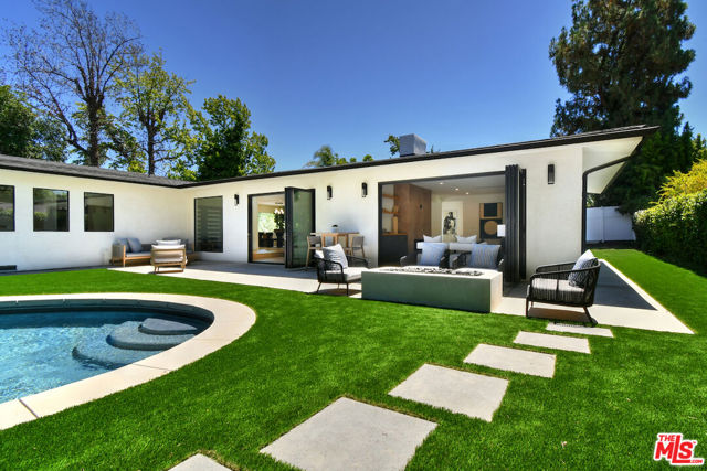 3221 Elvido Drive, Los Angeles CA: https://media.crmls.org/mediaz/fbc39560-abfe-4783-adff-059931c9ca68.jpg