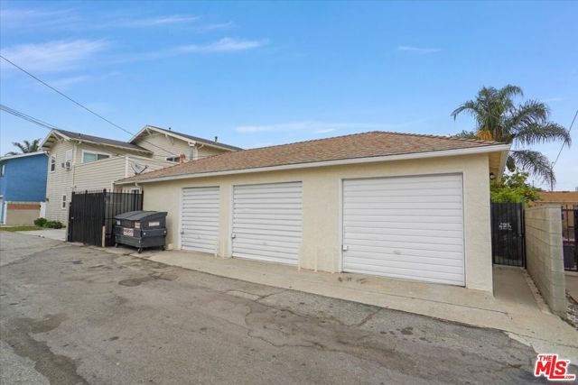 1903 Cabrillo Avenue, Torrance CA: https://media.crmls.org/mediaz/fbc398db-1992-4ce4-8778-b643eeb7c54c.jpg
