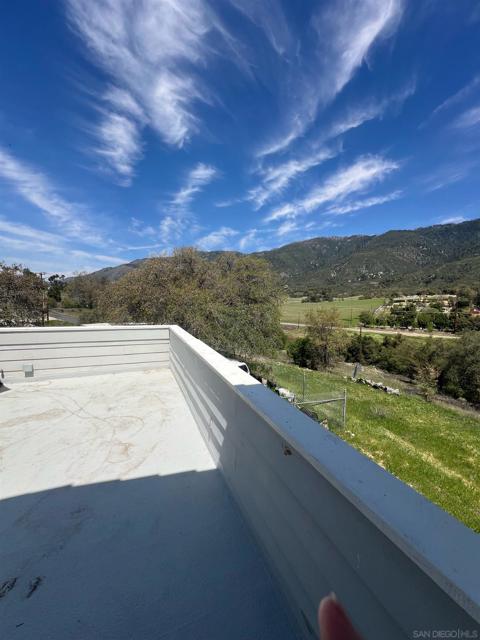 31913 Calle El Potrero, Pauma Valley CA: https://media.crmls.org/mediaz/fbc3c03c-c113-4841-b59a-a770196399b4.jpg