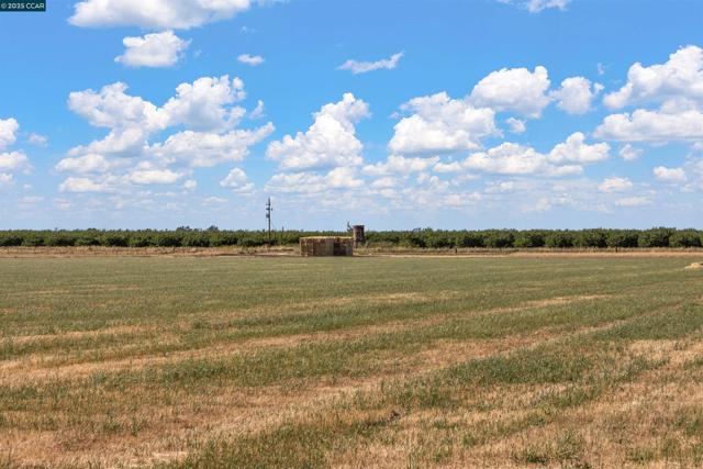5435 Box R Ranch Rd, Vacaville CA: https://media.crmls.org/mediaz/fbc3f5a0-ac83-4bfa-8553-f710c827bfad.jpg