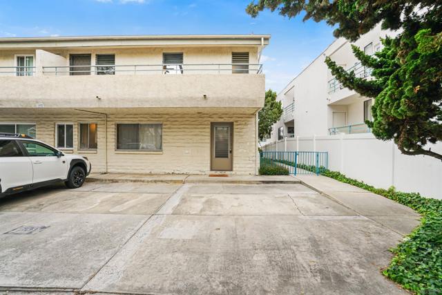 2544 Navarra Dr,  CA: https://media.crmls.org/mediaz/fbc41f8e-1b6e-4573-8a19-57244091c344.jpg