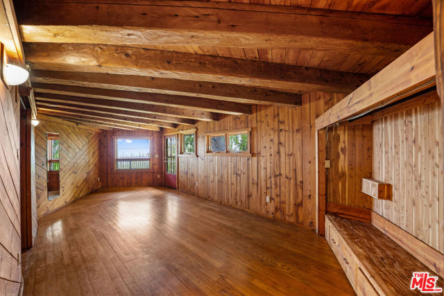 440 Mariposa Drive, Ventura CA: https://media.crmls.org/mediaz/fbc42cdd-b5a3-49f4-a0bc-1ab66cfd5063.jpg