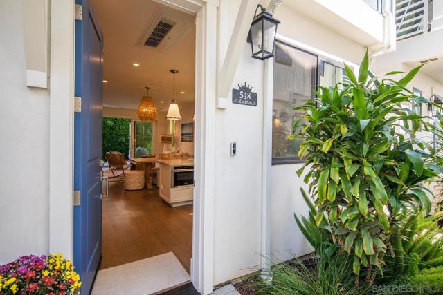 548 G Avenue, Coronado CA: https://media.crmls.org/mediaz/fbc43c25-95aa-4af1-a4bc-2db6149c8022.jpg