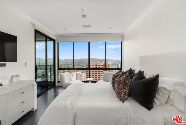 10490 Wilshire Boulevard, Los Angeles CA: https://media.crmls.org/mediaz/fbc495d3-1046-42a1-a878-5b1c83a72c1b.jpg