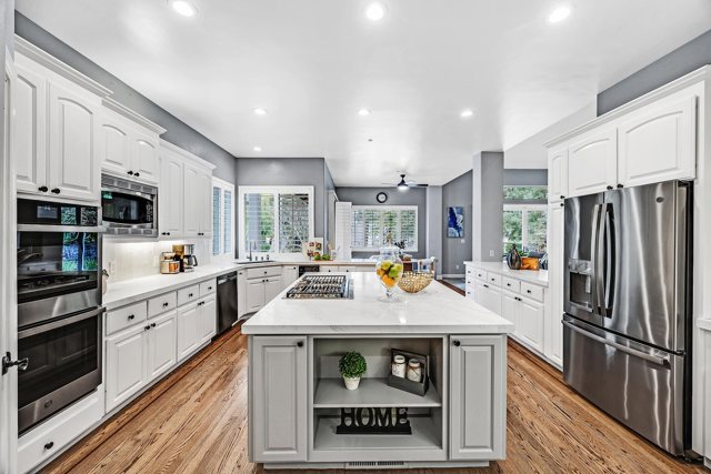 7832 Foothill Rd, Pleasanton CA: https://media.crmls.org/mediaz/fbc4cd38-9da7-49ac-b750-f8f84be3880e.jpg