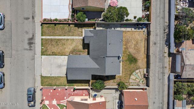 342 E Hemlock Street, Oxnard CA: https://media.crmls.org/mediaz/fbc4e49b-a21e-4e71-a01d-7d41a9e23910.jpg