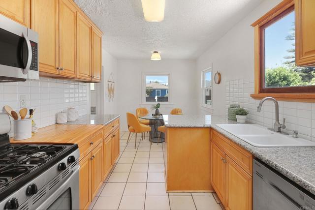 2764 Granville Avenue, Los Angeles CA: https://media.crmls.org/mediaz/fbc52479-9f98-47e4-bacf-b8e31fe800a3.jpg