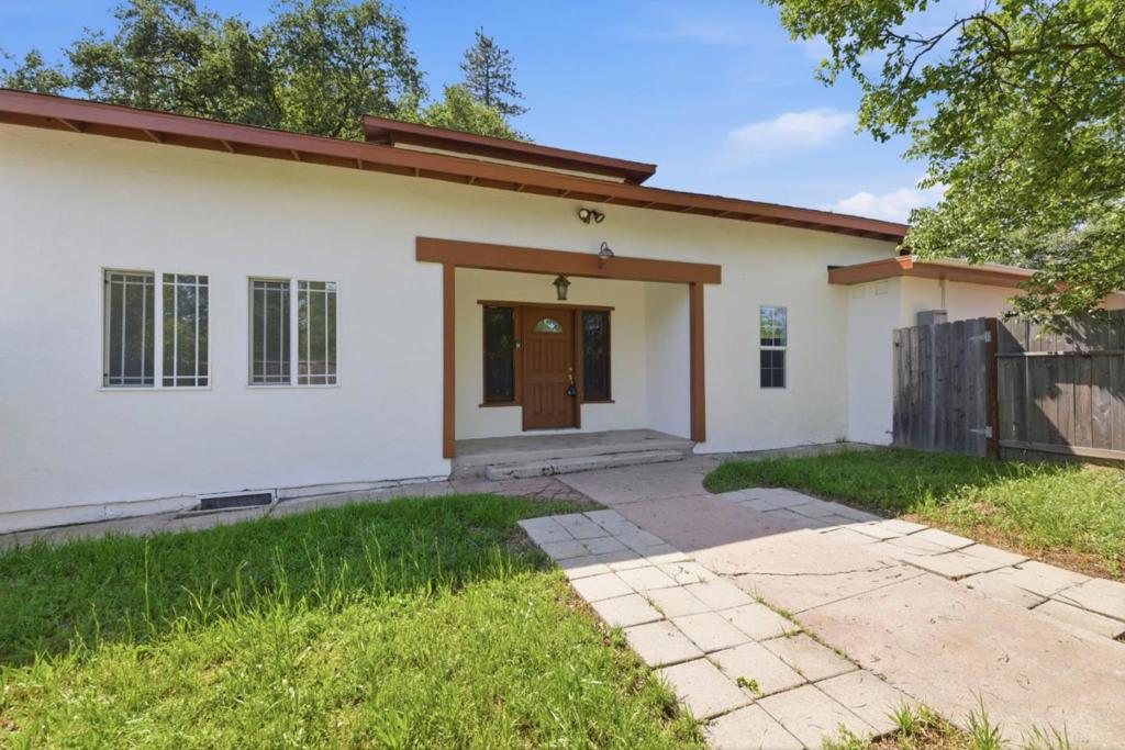 11240 Highway 49