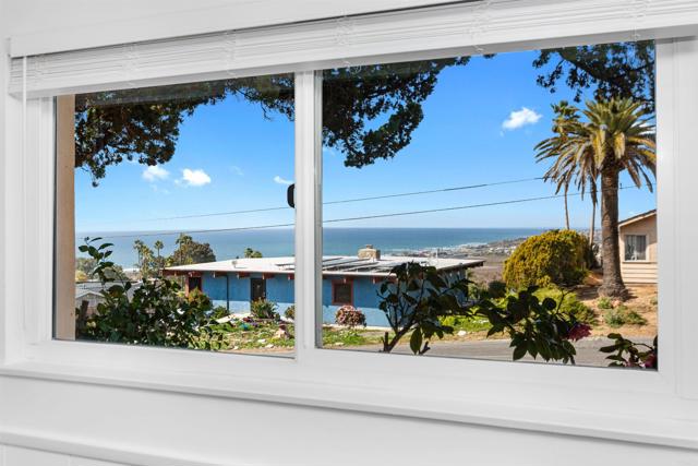 513 Canyon Drive, Solana Beach CA: https://media.crmls.org/mediaz/fbc56566-4fcb-49fc-8269-96bd344d86a1.jpg