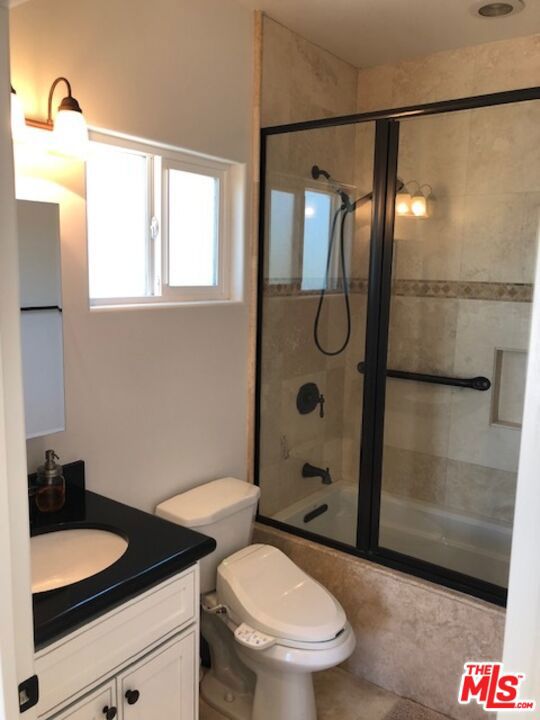 10521 ALMAYO Avenue, Los Angeles CA: https://media.crmls.org/mediaz/fbc56a28-fe25-437f-8b99-cae35007cd9c.jpg