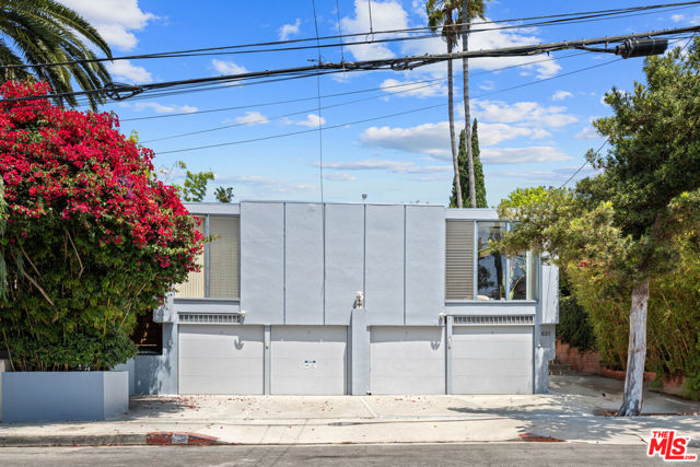 631 Pier Avenue, Santa Monica CA: https://media.crmls.org/mediaz/fbc57c2d-3e6b-4bb2-b10e-6e4eb522f84b.jpg
