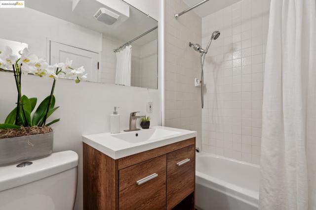 1865 Overhill Rd, Concord CA: https://media.crmls.org/mediaz/fbc591aa-665f-4ec6-85a2-9f57a5317153.jpg