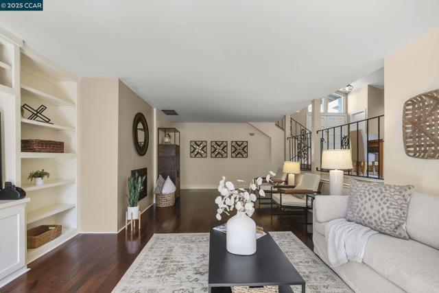 1020 Molad Ct, Concord CA: https://media.crmls.org/mediaz/fbc5b74e-790f-4d04-abae-9dd44937c900.jpg