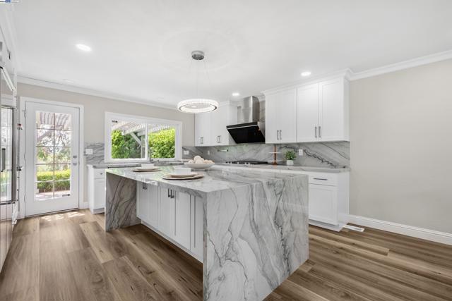 553 Saint George Rd, Danville CA: https://media.crmls.org/mediaz/fbc5caed-5a37-44fa-9604-4b12b43ed2f7.jpg