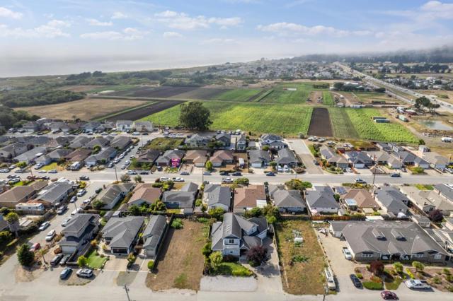 414 Belleville Boulevard, Half Moon Bay CA: https://media.crmls.org/mediaz/fbc635a5-40e6-416d-8681-66ad38a84dbc.jpg