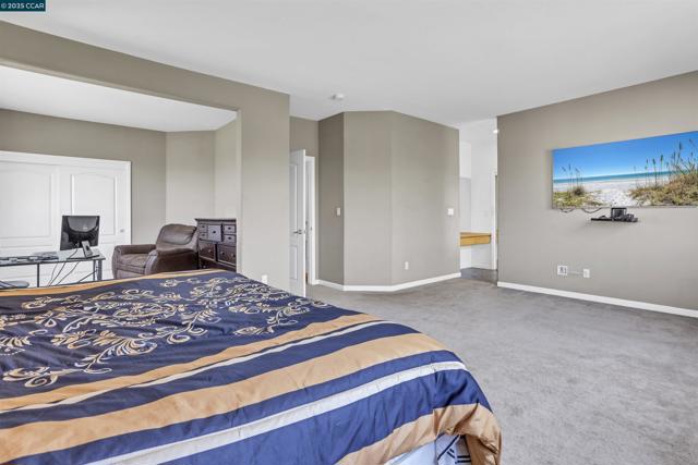 1186 Waverly Cir, Hercules CA: https://media.crmls.org/mediaz/fbc6574b-edd2-4965-a7f0-3da64248d2d6.jpg