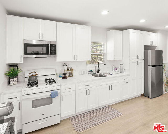 7752 Le Berthon Street, Tujunga CA: https://media.crmls.org/mediaz/fbc6ab89-3da6-4a99-b43a-6ce3d4c1c0c9.jpg