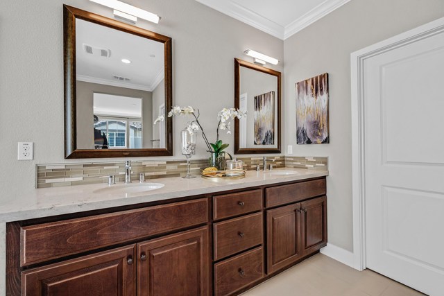 Image 26 of 38 For 883 Barney Com