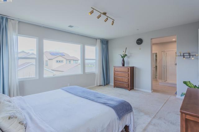 2239 Jessica Way, Tracy CA: https://media.crmls.org/mediaz/fbc7373d-5a7f-4648-a98a-3f585a14fe77.jpg
