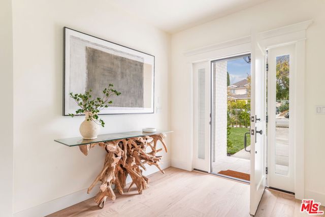 2455 23rd Street, Santa Monica CA: https://media.crmls.org/mediaz/fbc749bf-ba7d-422e-8936-5ca805fafc94.jpg