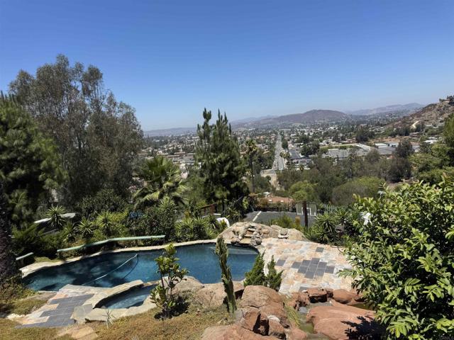 1135 OLD CHASE AVENUE, El Cajon CA: https://media.crmls.org/mediaz/fbc78e13-ef64-4b4b-8b83-035bc67abd4e.jpg