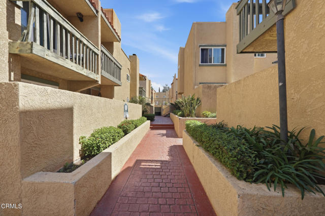 Detail Gallery Image 23 of 27 For 10260 Plainview Ave #12,  Los Angeles,  CA 91042 - 3 Beds | 2/1 Baths