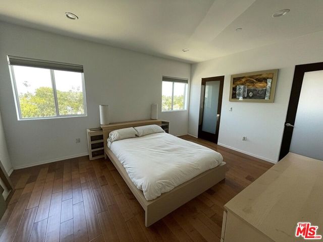 6061 Cashio Street, Los Angeles CA: https://media.crmls.org/mediaz/fbc7be90-b208-4922-af04-ef292a4be330.jpg