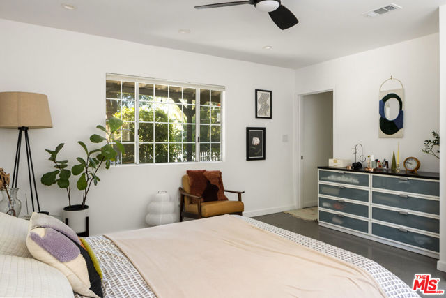 7815 Denivelle Road, Sunland CA: https://media.crmls.org/mediaz/fbc8e49d-5f0a-4548-93ca-d1522342d36b.jpg