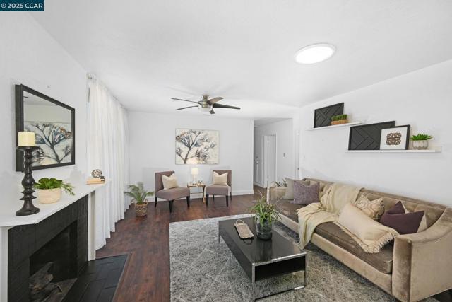 3189 Fitzpatrick Dr, Concord CA: https://media.crmls.org/mediaz/fbc9677d-dd23-43f9-accc-ef9a76e27e24.jpg