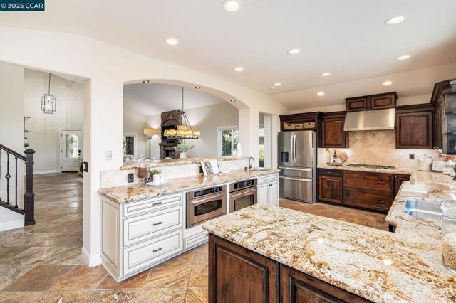 4040 Westminster Pl, Danville CA: https://media.crmls.org/mediaz/fbc9e30e-396c-40fd-8673-9d09a3af3779.jpg