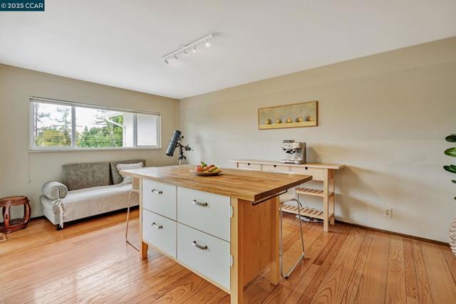 92 Gaywood Pl, Moraga CA: https://media.crmls.org/mediaz/fbc9f750-7980-425e-b946-68a5aafc0324.jpg