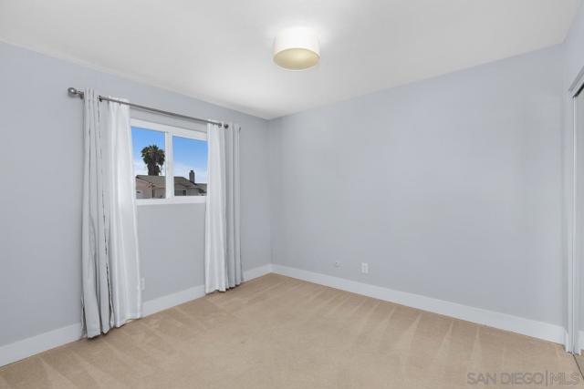 9956 Via Debbie, Santee CA: https://media.crmls.org/mediaz/fbca3928-d750-453e-8570-8414ad167c49.jpg