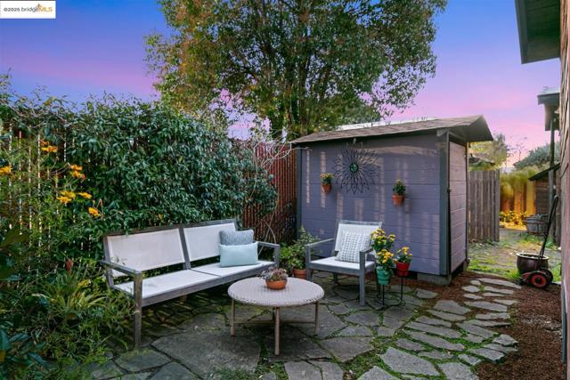1130 Derby St, Berkeley CA: https://media.crmls.org/mediaz/fbca6be7-334e-461f-95d6-7c0cd879423f.jpg