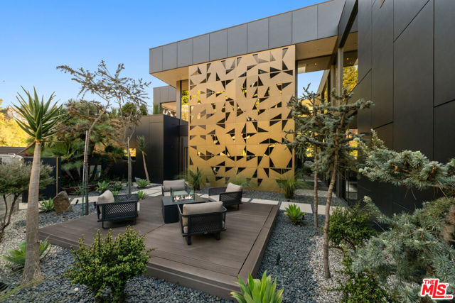 2341 Gloaming Way, Beverly Hills CA: https://media.crmls.org/mediaz/fbca77e0-6232-4c13-8665-f7afb6ce7ddf.jpg