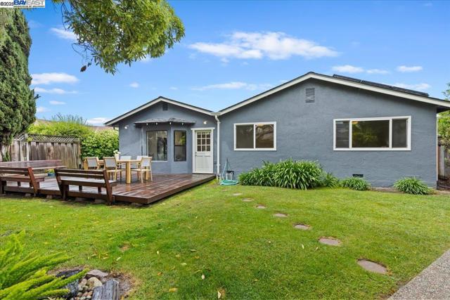 34264 Atteridge Pl, Fremont CA: https://media.crmls.org/mediaz/fbca8696-821c-4f8a-8be7-53a6c13b7a56.jpg