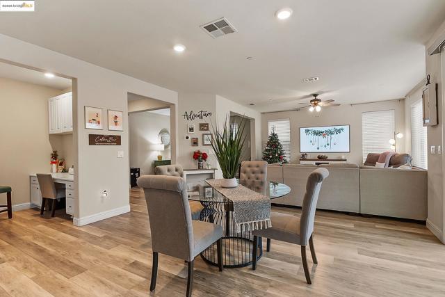 716 Cabada Dr, Brentwood CA: https://media.crmls.org/mediaz/fbcab2c6-9845-40b5-9a0e-b5b7449ea283.jpg