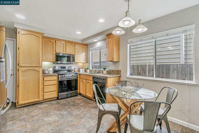 5041 Wagon Wheel, Antioch CA: https://media.crmls.org/mediaz/fbcacb8a-0c7c-44e8-8351-357c362f32f0.jpg