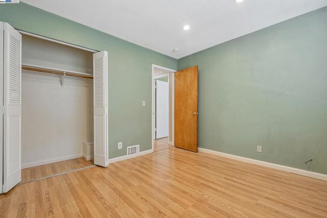 2141 Swan Ct, Union City CA: https://media.crmls.org/mediaz/fbcb9545-a875-4d3c-9b98-7bbd3343ce6a.jpg