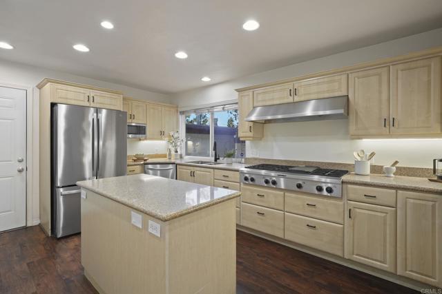 575 Otay Lakes Rd, Chula Vista CA: https://media.crmls.org/mediaz/fbcbbfe1-771f-4ea2-9806-3cfcdf450dd7.jpg