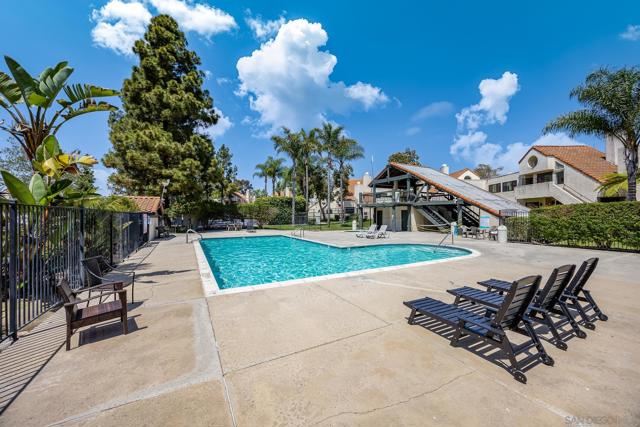 345 N Melrose Dr, Vista CA: https://media.crmls.org/mediaz/fbcbf221-777b-4e38-8f1a-6169dd3c5ddc.jpg