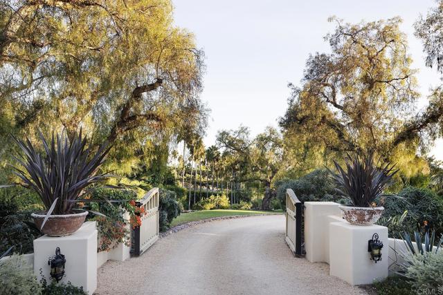 6977 Las Colinas, Rancho Santa Fe CA: https://media.crmls.org/mediaz/fbcc948c-e3d8-4092-a567-6f307217d760.jpg