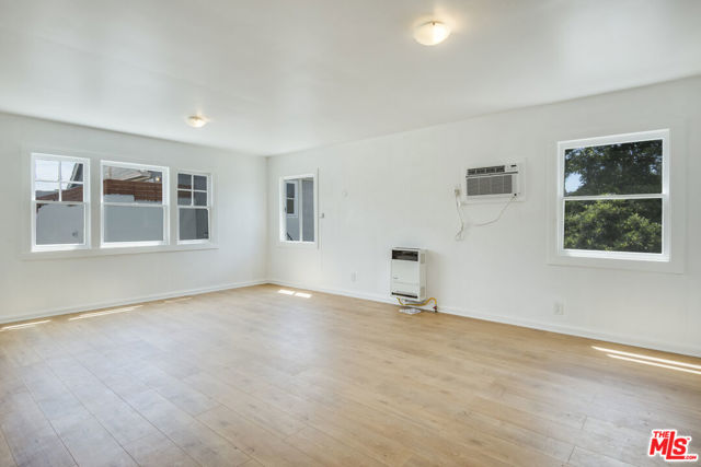 1827 W 24th Street, Los Angeles CA: https://media.crmls.org/mediaz/fbccefbb-a9ee-4746-9025-9b60164360d7.jpg