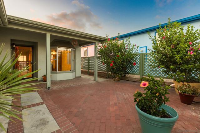 628 Via Santa Paulo, Vista CA: https://media.crmls.org/mediaz/fbcd546a-5d27-48dc-ab53-32e7710084a2.jpg
