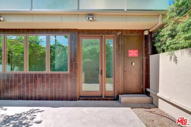 1249 N Formosa Avenue, West Hollywood CA: https://media.crmls.org/mediaz/fbcd68ee-21c9-4e5d-bed9-63f8ed1d45e3.jpg
