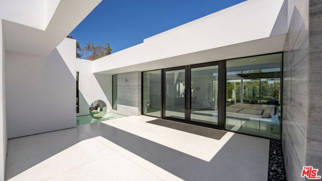 16032 VALLEY VISTA Boulevard, Encino CA: https://media.crmls.org/mediaz/fbcd8790-7c4f-4ea0-92ab-a667bc45d80d.jpg