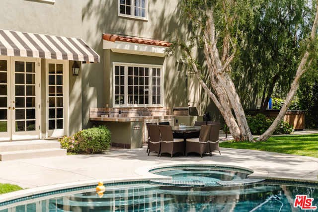 5425 Encino Avenue, Encino CA: https://media.crmls.org/mediaz/fbcdb7d7-09b3-4bd4-9a6b-ed0203586c36.jpg