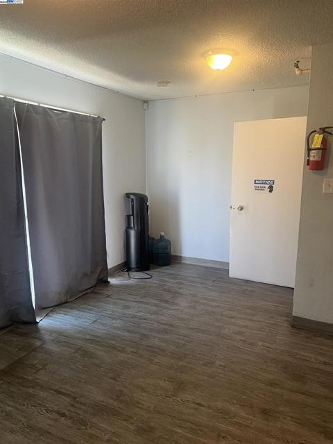 4201 West St, Oakland CA: https://media.crmls.org/mediaz/fbcdc6ac-dd72-4d55-a5a8-b5ed63acd078.jpg
